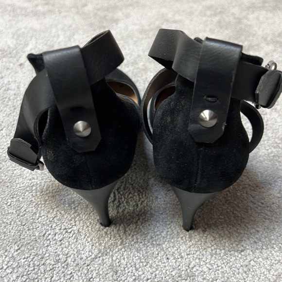 Joe’s heels - Picture 4 of 5